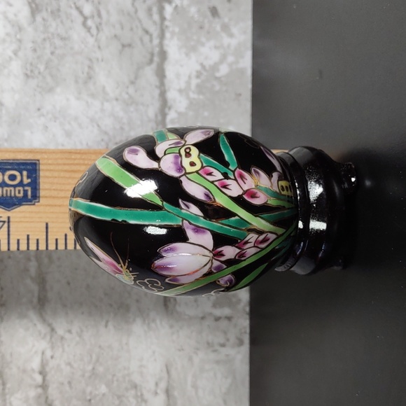 Set of 4 Hand Painted Porcelain Eggs - Picture 13 of 14